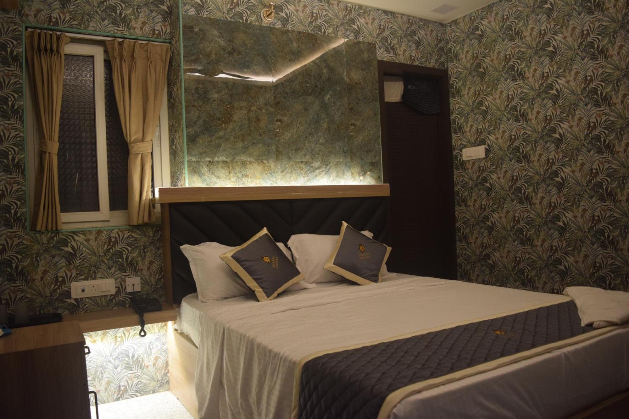 Esakki Empire Hotel Chennai Exterior foto
