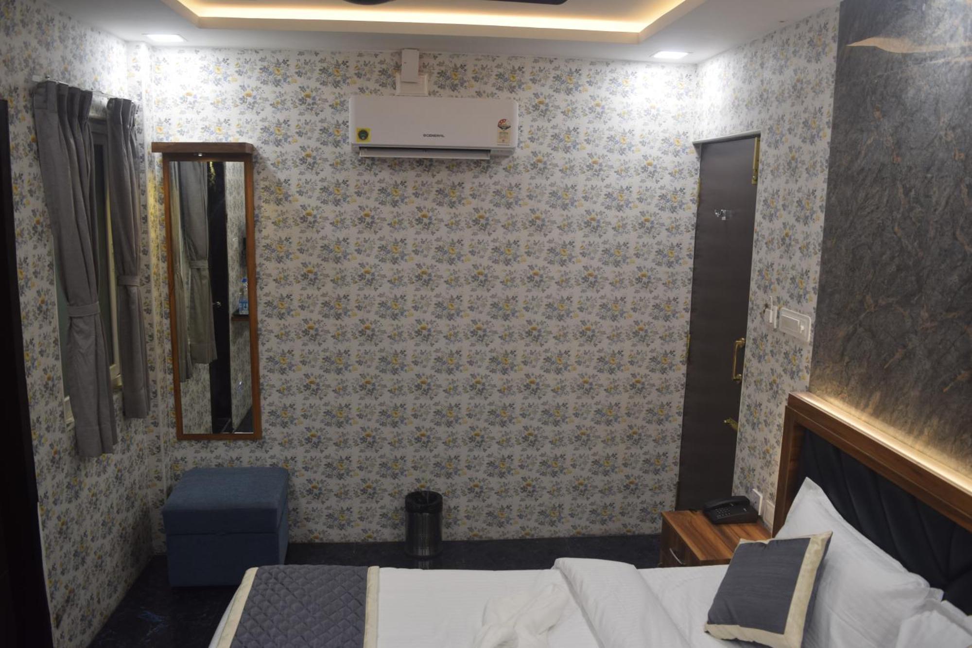 Esakki Empire Hotel Chennai Exterior foto